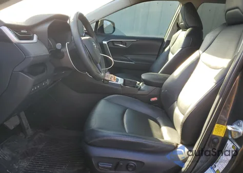 2021 Toyota Rav4 Xle Premium z USA, uszkodzony, nr VIN 2T3A1RFV4MC184144